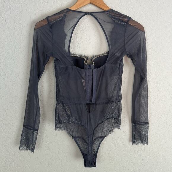 Victoria’s Secret Gray Chantilly Lace Open Back Bodysuit Thong Indie Boho Grunge - Picture 6 of 10